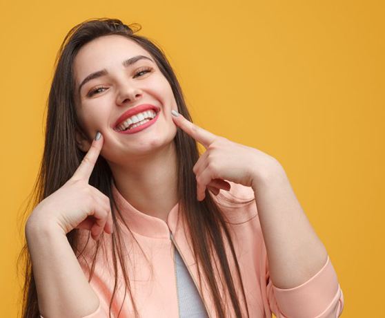 Lady shows off pretty smile?